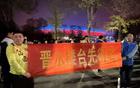 中華文化深，山西男籃迷舉“晉粵爭輝”橫幅。