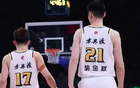 頒獎狂歡，胡金秋捧獎，孫銘徽喜開顏。