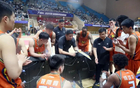 香港金牛賽況緊張，四冠王退賽，僅剩八隊角逐，堅持待解。