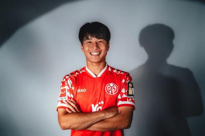 德甲新軍！川崎颯太租借美因茨，23歲日本中場(chǎng)，含買斷條款。