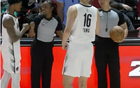 中國裁判孫健，NBA夏聯(lián)首人，與楊瀚森交流。