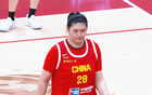 中國女籃連勝，問題顯露。宮魯鳴談雙塔策略，張子宇待磨合。