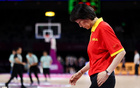 中國(guó)U19女籃慘敗加拿大隊(duì)，攻防失守，凈負(fù)63分。