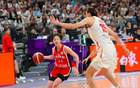 中國女籃敗北，張子宇17+9難救局！全隊情緒低落。