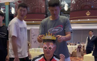 廣東慶生，杜鋒驚喜，王洪澤失態(tài)，陳周在，杜徐握手。